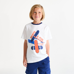 تيشيرت بأكمام قصيرة برسوم رياضة التزلج باللون الأبيض للأولاد